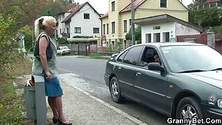 Pożądliwe Anna Thorne jest po prostu szczęśliwy, aby mieć trójkącik z darmowe filmy z młodymi gejami mężczyznami