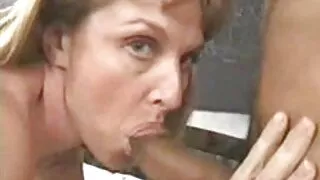 Brunetka masażystka darmowe filmy swingers usiadła na członek klienta
