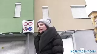 Rozłożone nogi Słodka Laska krotkie filmy xxx pieści łechtaczkę