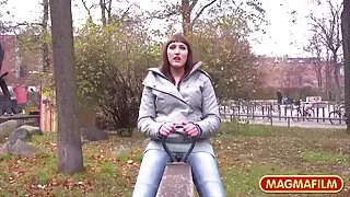 Facet darmowe filmiki erotyczne lesbijki z niesamowitym członkiem pieprzy siostry na zmianę