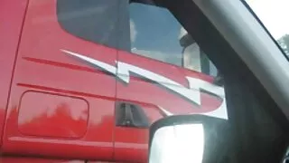 Mulat delikatnie pieści Cece darmowe se filmy rękami i dotyka cipki