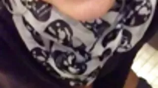 Szczupła blondynka pieprzy się z amatorskie darmowe filmy erotyczne wibratorem na łóżku