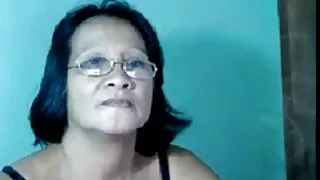 Nienasycona suka zabawia dziurę grubym dildo i chce całe filmy erotyczne za darmo skończyć